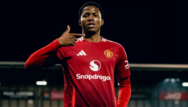 Sao trẻ từng từ chối Arsenal ghi hat-trick đưa MU vào tứ kết FA Youth Cup