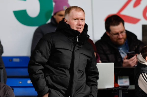 Scholes lên án quyết định "nực cười" của Sir Jim tại MU