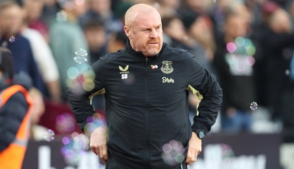 Sean Dyche phản pháo gay gắt quan điểm ở trận Chelsea, gọi tên Arsenal