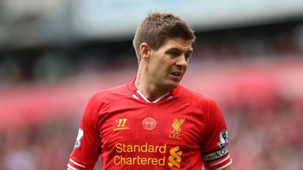 Slot muốn Arnold noi gương Steven Gerrard