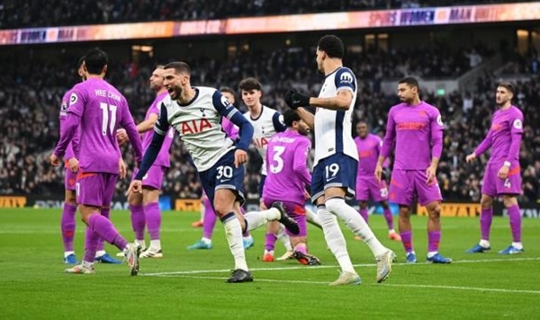Son hỏng penalty, Tottenham đánh rơi 3 điểm, chưa thể thoát khỏi vị trí thứ 11
