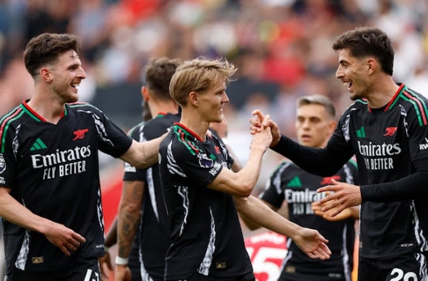 Southampton 1-2 Arsenal: Bàn thắng chia tay Tierney; VAR từ chối Saka