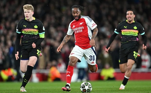 Sterling tự cứu lấy chính mình sau trận thắng của Arsenal