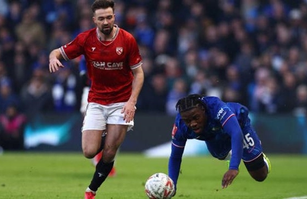 Sự trở lại của Lavia chỉ ra vấn đề Chelsea cần giải quyết