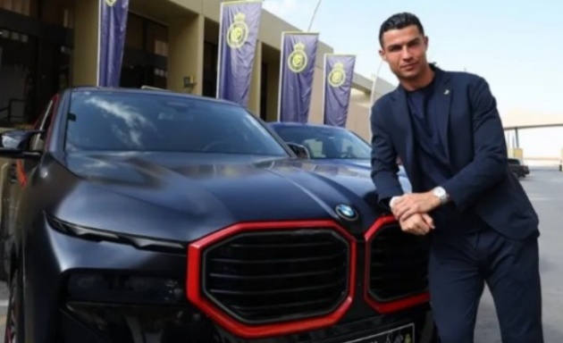Sửng sốt với dàn siêu xe 19 triệu bảng của Cristiano Ronaldo