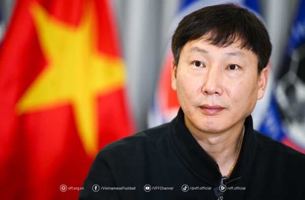 Từ phát biểu của HLV Kim Sang-sik, thấy điểm đen của bóng đá Việt Nam
