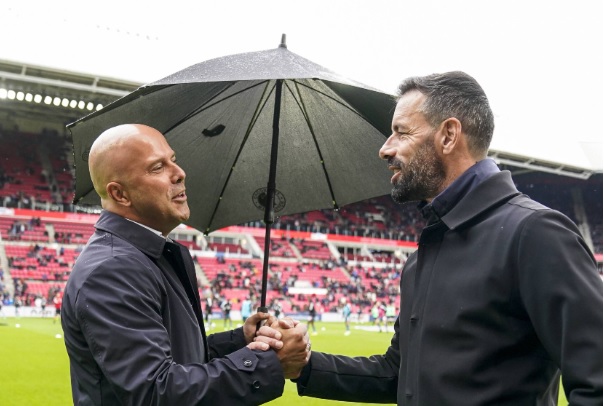 Tái ngộ tại Anfield: Arne Slot tìm kiếm chiến thắng đầu tiên trước Ruud van Nistelrooy