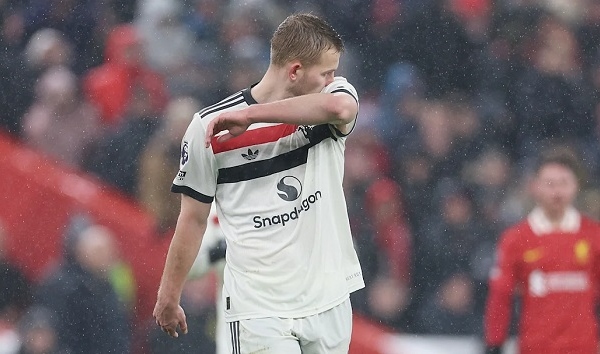 Tại sao VAR đề xuất phạt đền cho Liverpool sau tình huống của De Ligt?
