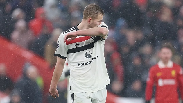 Tại sao VAR đề xuất phạt đền cho Liverpool sau tình huống của De Ligt?