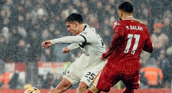 Tân binh MU nhận mưa lời khen sau trận hòa Liverpool
