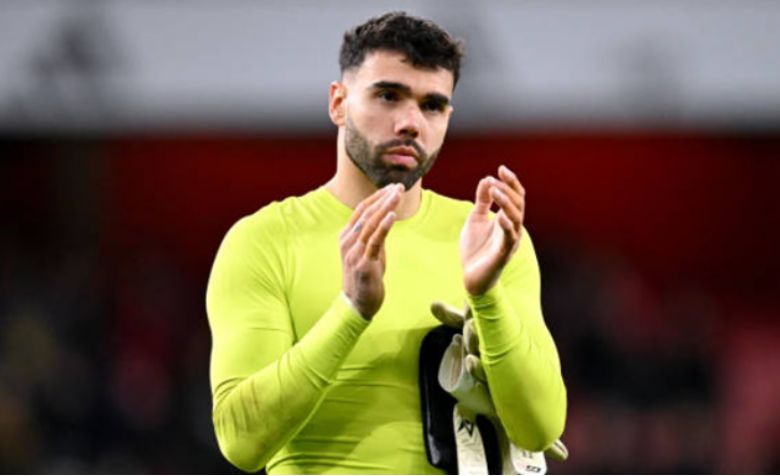 Thủ thành Arsenal đáp trả chỉ trích 'đứng chơi' ở trận Everton
