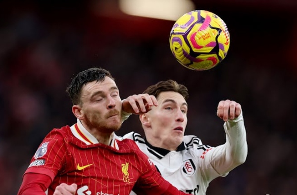 Thảm họa hậu vệ Liverpool: Để thủng lưới, còn bị thẻ đỏ