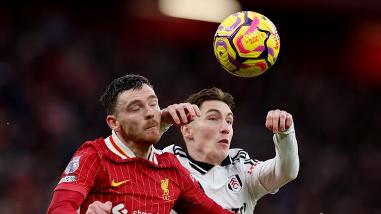 Thảm họa hậu vệ Liverpool: Để thủng lưới, còn bị thẻ đỏ