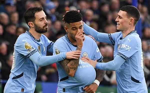 Thắng Leicester 2-0, người hâm mộ Man City chế giễu phong độ tệ hại của đội nhà