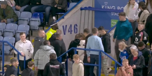 Thất bại, hàng trăm người hâm mộ Leicester rời khỏi địa điểm