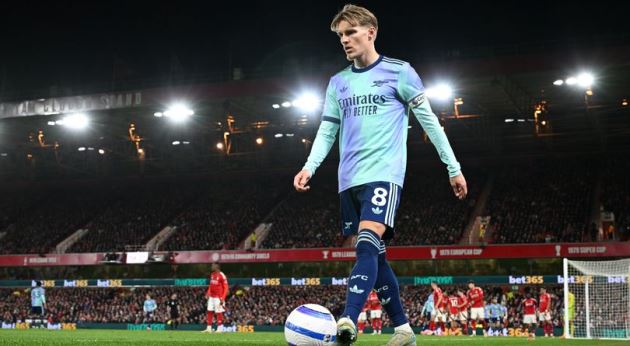 Thay đổi luật bóng đá để giúp lợi ích của Arsenal
