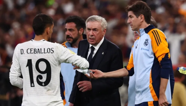 Thua đậm Barcelona 2-5, CĐV Real Madrid kêu gọi sa thải Carlo Ancelotti