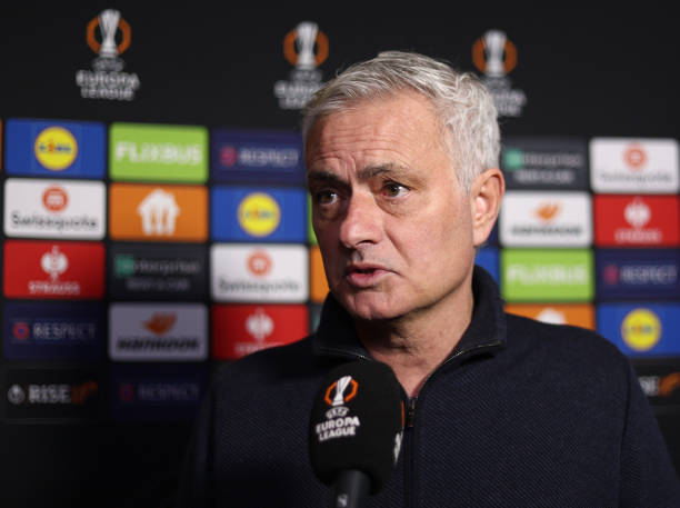 Thua sốc, Mourinho mỉa mai đối thủ: "Họ có đến 20 ca chấn thương"