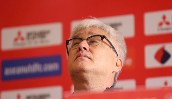 Thua Việt Nam 1-5, HLV Singapore nói 1 câu