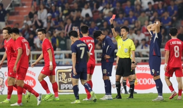 Thua Việt Nam chưa đủ, Thái Lan nhận thêm tin xấu từ FIFA