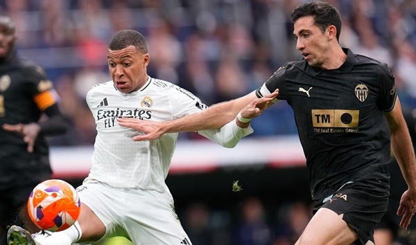 Thực sự 1-2 Valencia: Bernabeu sụp đổ; Siêu thủ môn âm thầm để Liverpool