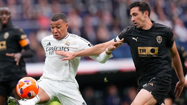 Thực sự 1-2 Valencia: Bernabeu sụp đổ; Siêu thủ môn âm thầm để Liverpool