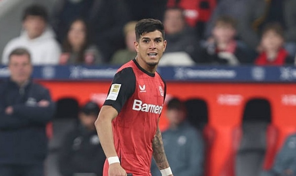 Thực sự quyết định cạnh tranh với Man Utd cho Bundesliga Defender