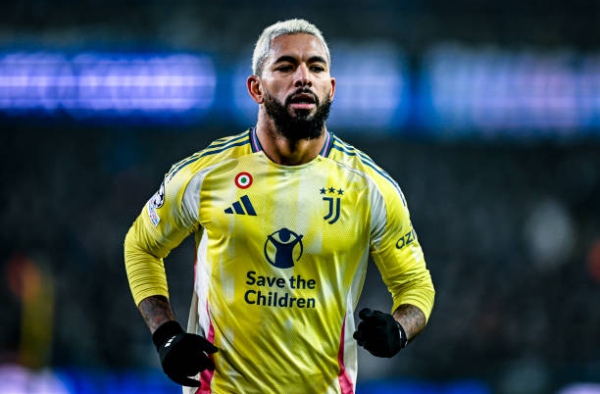 Thương vụ Douglas Luiz là tin xấu cho "báu vật" của Chelsea