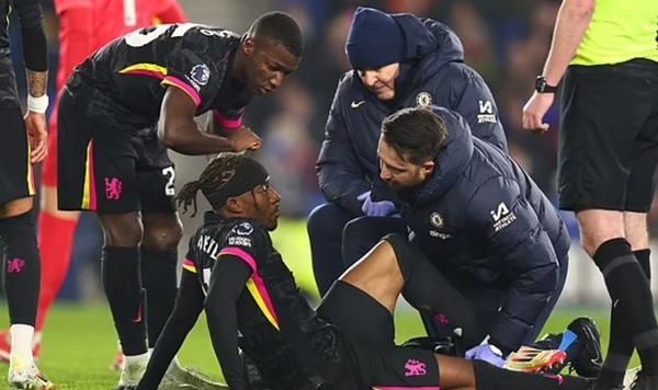 Tiền đạo Chelsea chấn thương, ngồi ngoài hết tháng