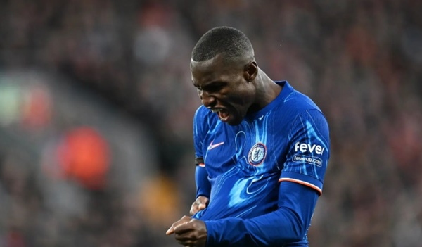 Tiền đạo 'thực thụ' của Chelsea nhận lời khuyên từ Thierry Henry