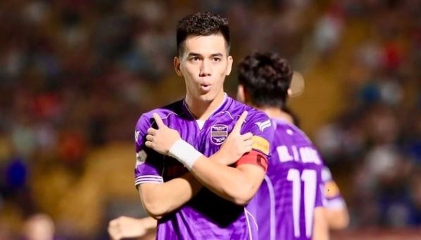 Tiến Linh cán mốc 10 bàn thắng ở V.League 2024/25