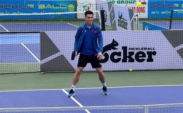 Tiến Linh, Duy Mạnh chơi pickleball trong lúc chờ đối thủ ở Chung kết