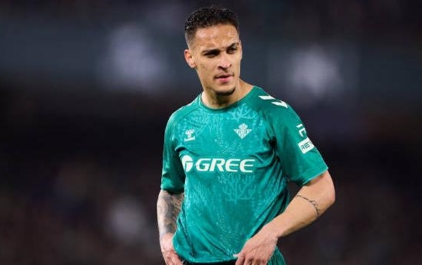 Tỏa sáng tại Real Betis, Antony nhận cơn mưa lời khen