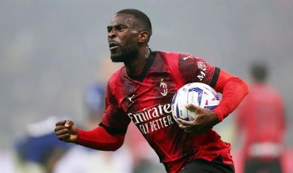 Tottenham muốn đưa Fikayo Tomori trở lại Ngoại hạng Anh