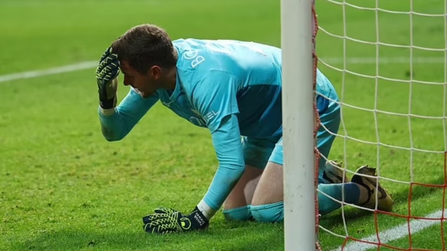 Trận Union Berlin vs Bochum náo loạn: Thủ môn bị tấn công bằng bật lửa