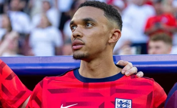 Trent Alexander-Arnold bị loại khỏi danh sách đội tuyển Anh