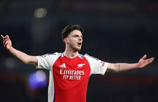 "Trọng tài đáng lẽ nên dừng trận đấu của Arsenal"