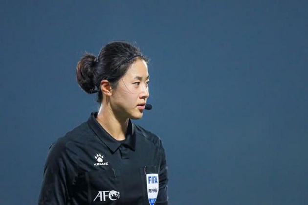 Trọng tài nữ xinh đẹp tổ chức cuộc thi U17 Việt Nam