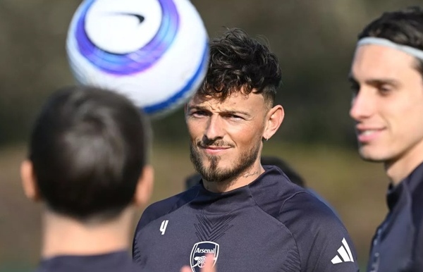 Tuchel đã có cuộc nói chuyện với Ben White của Arsenal