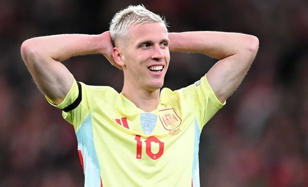 Tương lai tuyển Tây Ban Nha của Dani Olmo bị đe dọa vì vấn đề tại Barca