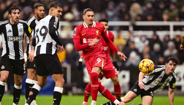 Tuyến giữa Liverpool chiếm ưu thế trước Newcastle