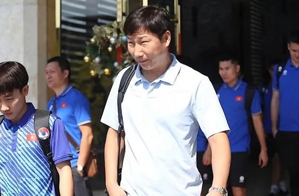 Tuyển Việt Nam về nước, rõ thái độ của ông Kim Sang-sik