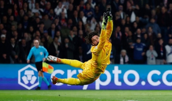"Tuyệt đỉnh” - Quái vật của Liverpool với 27 lần chạm bóng liên tục khiến PSG nản lòng