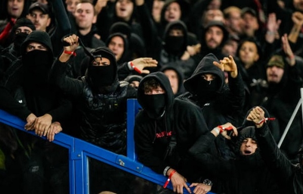 Ultras AC Milan: "Ông phải bán CLB, biến đi!"