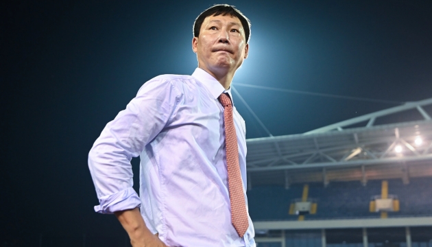 Vừa trở lại Việt Nam, HLV Kim Sang-sik đã gặp bài toán khó