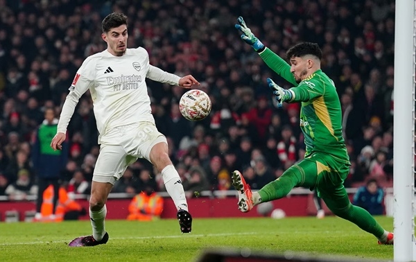 Vấn đề kéo dài ba năm của Arsenal