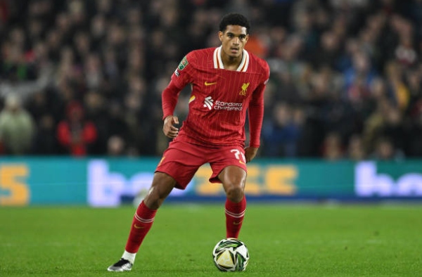 Van Dijk đã hỗ trợ Jarell Quansah thế nào ở Liverpool?