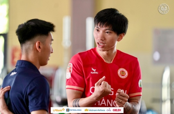 Văn Hậu nghỉ thi đấu thêm 8 tháng