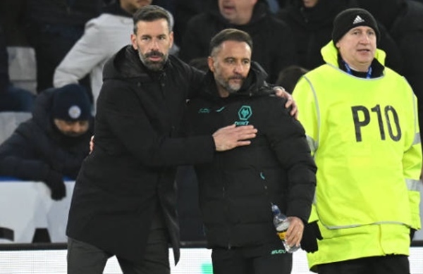 Van Nistelrooy thua trắng 0-3 trước tân HLV Wolves