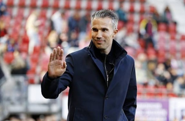 Van Persie đã giành chiến thắng trong vòng bảng Champions League với Feyenoord trong trận đấu thứ tư liên tiếp